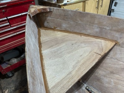  327/25 - Forward seat is filleted. 