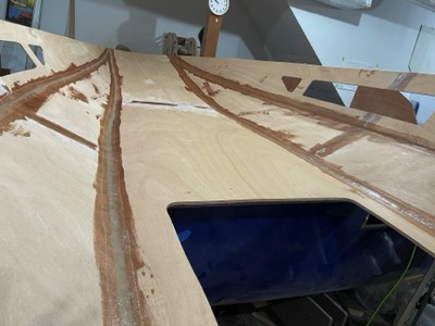  The inside of the cabin top seams are filled with epoxy and fiberglass tape. 