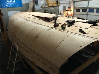  All the starboard panels of the first layer are epoxied. 